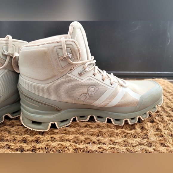 *SOLD* On cloudrock women's hiking boots size 9 - Picture 4 of 9